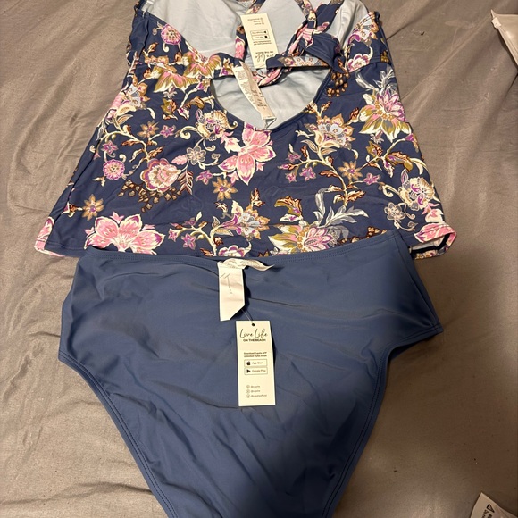 Cupshe Vintage Throwback Tankini Top
& Standard Bottoms Set - Picture 6 of 8